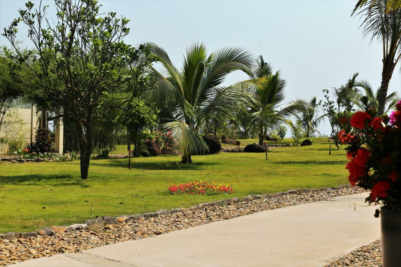 Bao Ninh Beach Resort 동허이 외부 사진